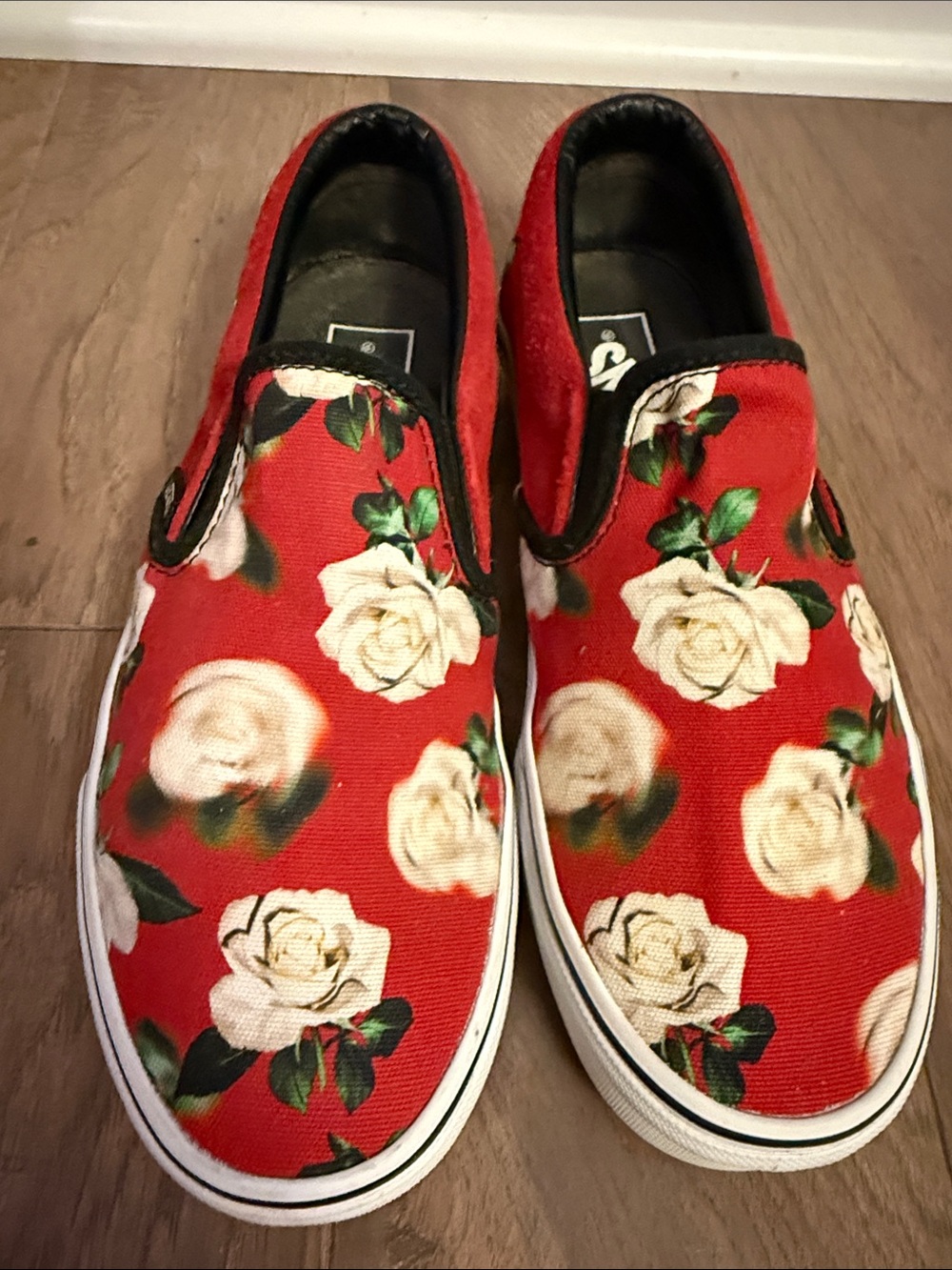 Vans Romantic Floral Red Old Skool slip-on sneaker 7.5